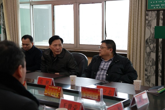 组织召开座谈会.JPG