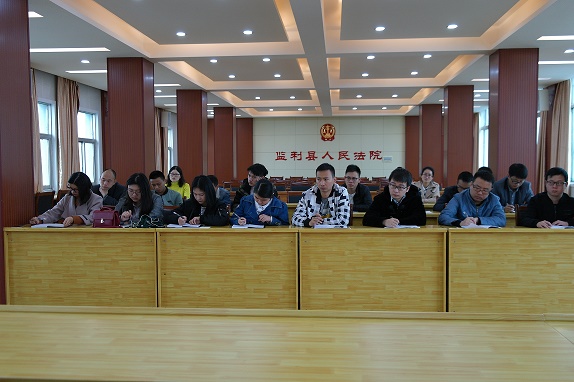 雇员制人员认真参加岗前培训学习.JPG
